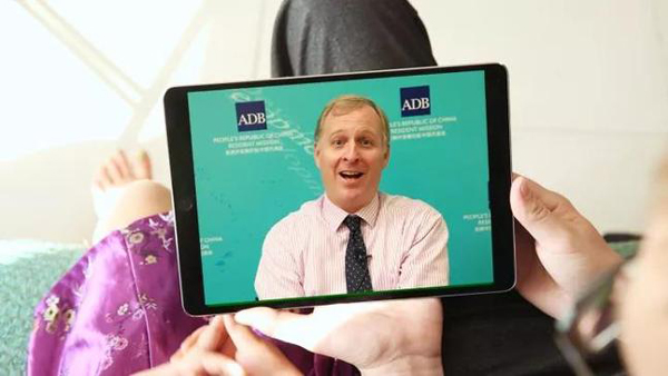 吃著一盤“飛”來的餃子，美國萌娃體驗中國經(jīng)濟(jì)的快速發(fā)展丨艾瑞克的小課堂