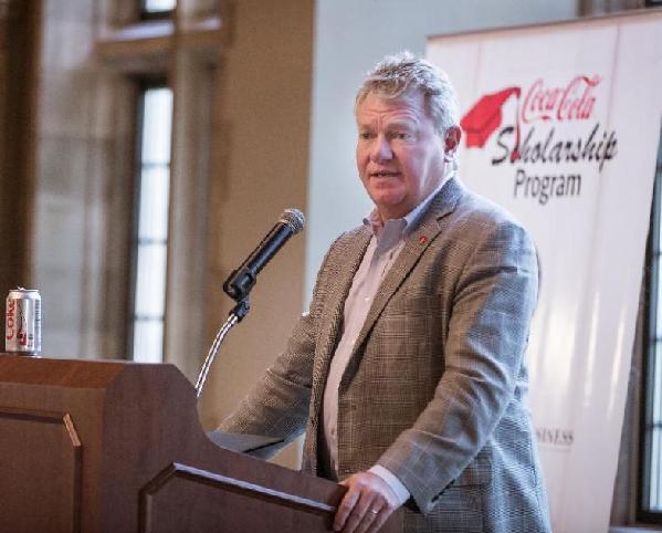 用三個詞形容中國，聽聽比爾•蓋茨、駱家輝怎么說？