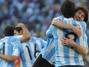 德阿之戰(zhàn)在即 章魚(yú)、海豚上演預(yù)測(cè)大比拼