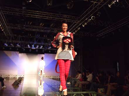 浙江理工大學(xué)上演“時(shí)裝秀”