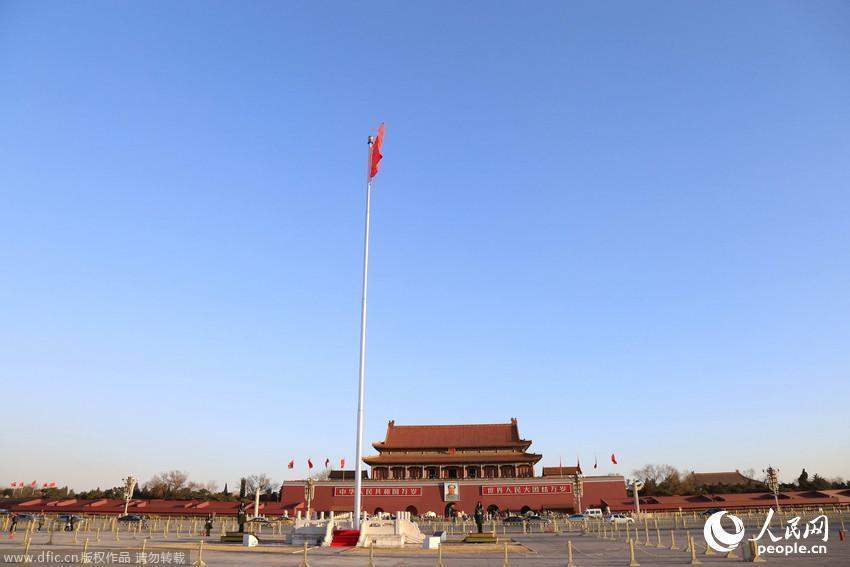 2015年兩會：大風(fēng)吹走霧霾 京城現(xiàn)“兩會藍(lán)”