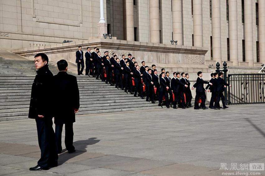 兩會(huì)安保“黑衣人”