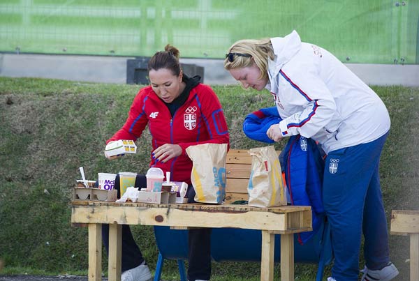 被運(yùn)動員吃哭了！奧運(yùn)村免費(fèi)麥當(dāng)勞宣布限購