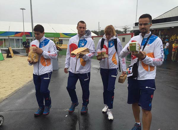 被運(yùn)動員吃哭了！奧運(yùn)村免費(fèi)麥當(dāng)勞宣布限購