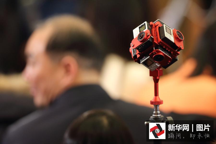2016全國(guó)兩會(huì) 全景拍攝設(shè)備造型各異吸引眼球