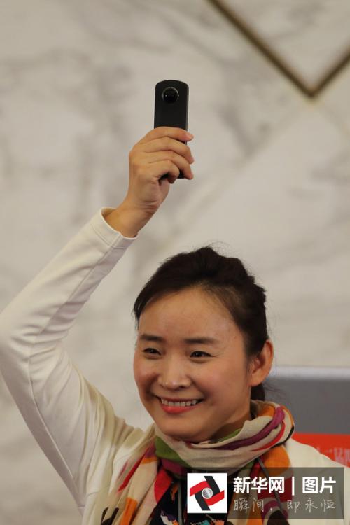 2016全國(guó)兩會(huì) 全景拍攝設(shè)備造型各異吸引眼球