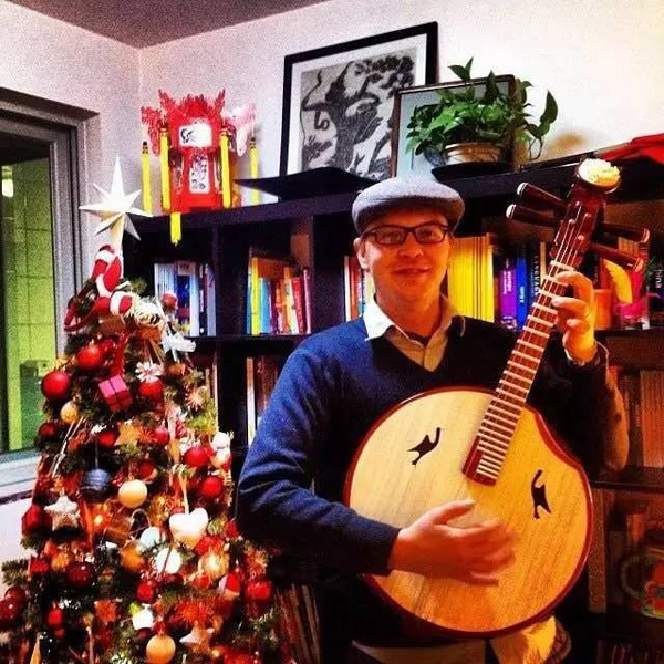 每天只用一分鐘，讓你身臨其境“學”兩會 | 艾瑞克跑兩會