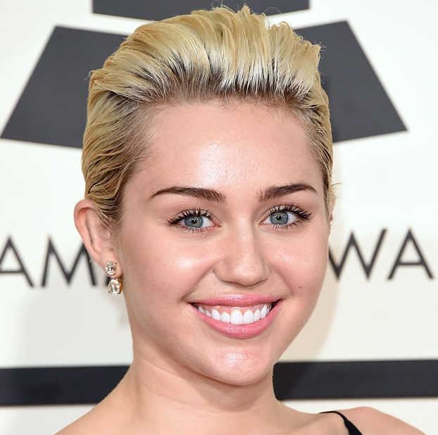 畫上胡子毫無(wú)違和感的美艷女星