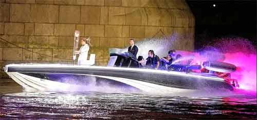 奧運開幕式大揭秘：小貝親自駕駛快艇？