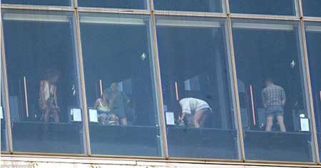 紐約酒店現(xiàn)透明廁所 如廁“春光”一覽無(wú)余