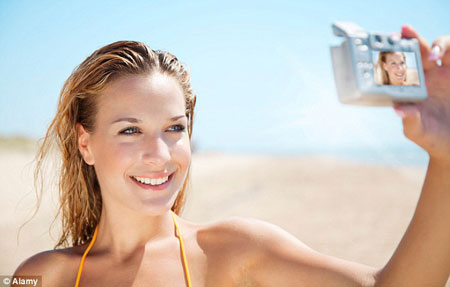 八成女性度假照:上傳之前必修圖