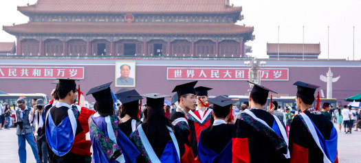 美媒:中國年輕人找工作靠啃老拼爹