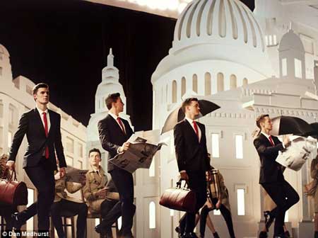 小貝次子帥氣出席巴寶莉圣誕活動(dòng)