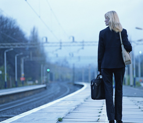 什么是職場“粘地板”？