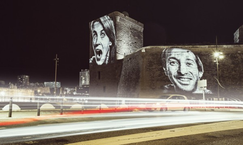 法驚現(xiàn)人臉燈光投影 巖石樹(shù)木皆成藝術(shù)品