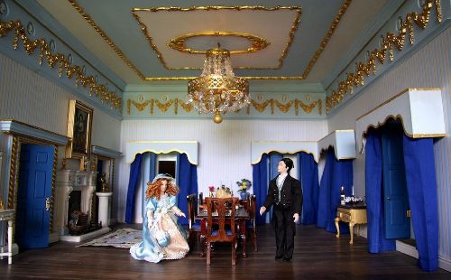 英國(guó)古稀老人打造逼真玩偶屋