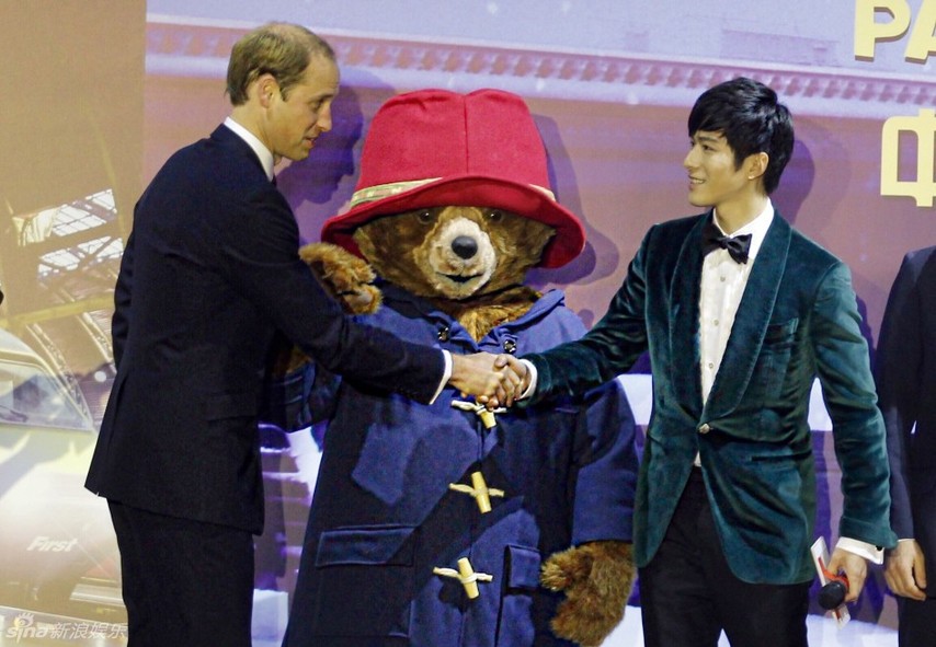 威廉王子現(xiàn)身《帕丁頓熊》中國首映禮