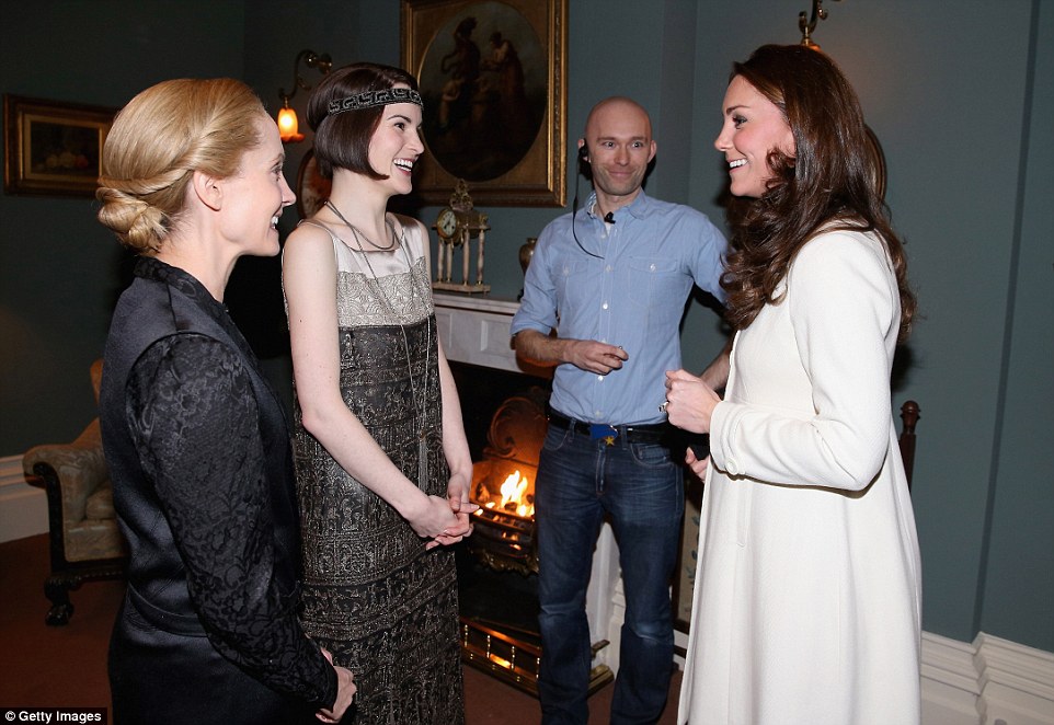 凱特王妃探班《唐頓莊園》 自稱(chēng)“唐頓粉”