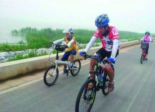 虎媽?zhuān)前?，還是貓爸？