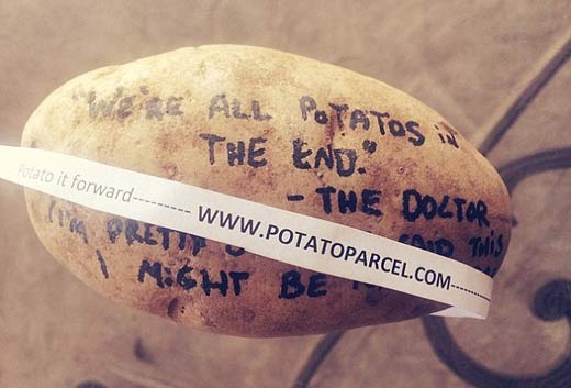 今年過節(jié)不送卡，送土豆！