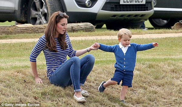 洞洞鞋又被喬治帶火了！