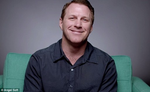 父親節(jié)贊頌單親媽媽，煽情廣告惹非議