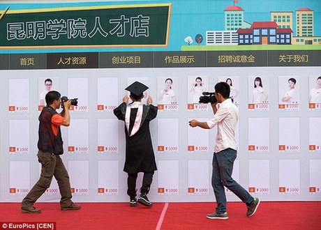 就業(yè)難？淘寶“賣”畢業(yè)生，1000元可拍！