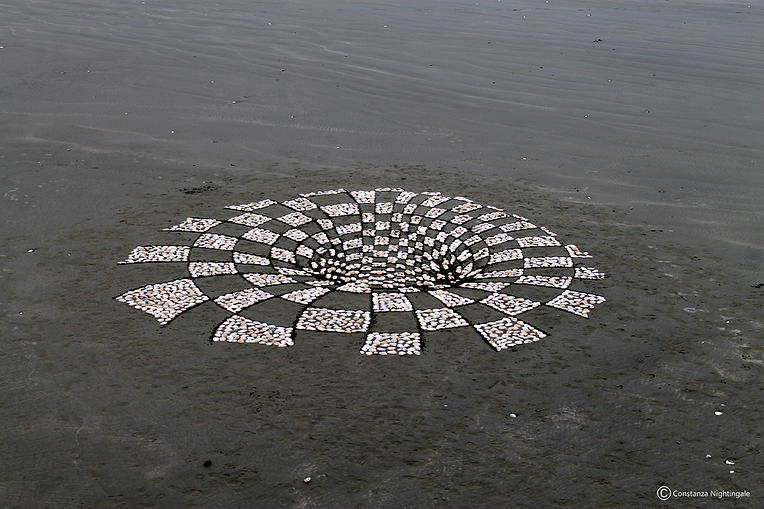 沙灘上的3D藝術(shù)沙畫