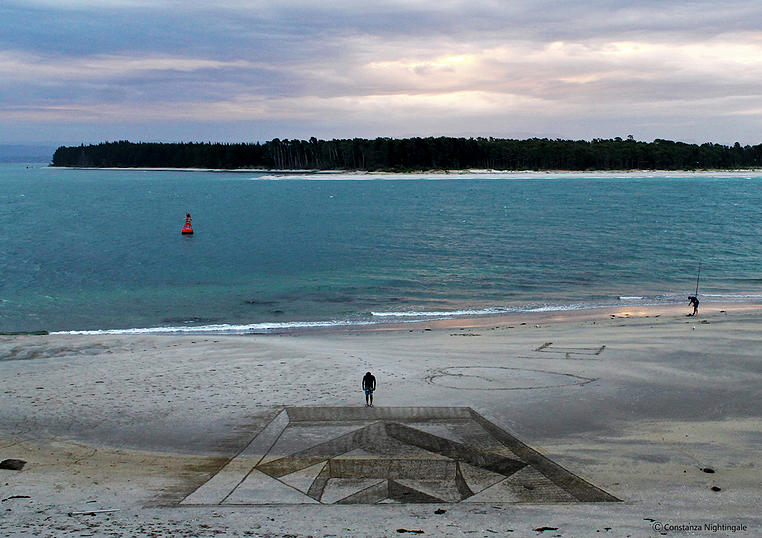 沙灘上的3D藝術(shù)沙畫(huà)