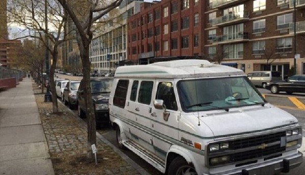 城會玩：出租貨車當(dāng)旅館