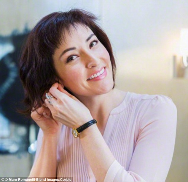 耳釘?shù)降自趺创鳎客峁视殖称饋?lái)了