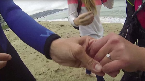 浪漫潛水求婚:你問我愛你有多“深”