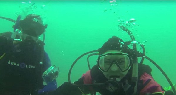 浪漫潛水求婚:你問我愛你有多“深”