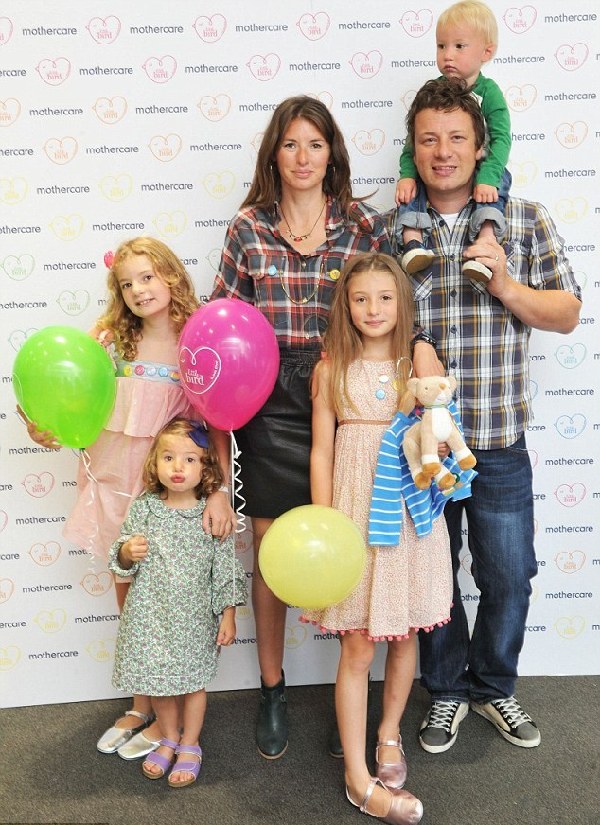 英國(guó)父母跟風(fēng)名人給孩子起“復(fù)名”