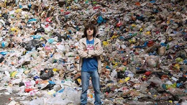 17歲時少年決定把海洋洗凈，現(xiàn)在21歲的他做到了