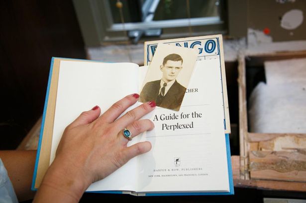 美情侶裝修廚房發(fā)現(xiàn)“寶藏”：現(xiàn)金、陳年威士忌和尋寶游戲