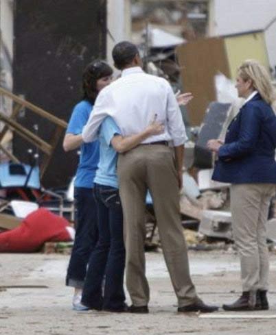 看手相弱爆了:會摸臀算命的秘魯女士