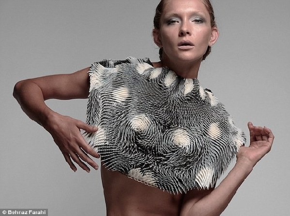 防狼利器！3D服裝可根據(jù)目光變換形狀