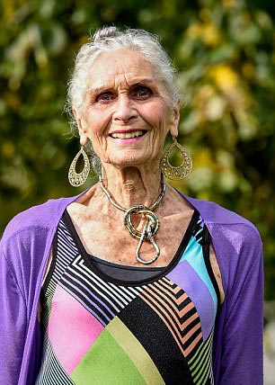 87歲超模：模特姑娘們，別擺臭臉了！