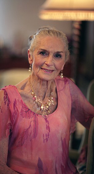 87歲超模：模特姑娘們，別擺臭臉了！