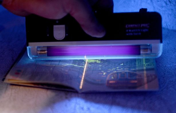 英新護(hù)照設(shè)計(jì)發(fā)布 你能認(rèn)出多少英國(guó)風(fēng)物人情？