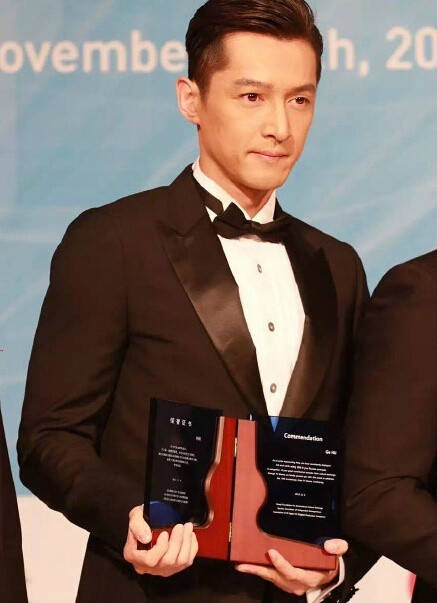 胡歌獲獎(jiǎng)英文演講驚艷:盤點(diǎn)口語(yǔ)好的明星