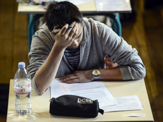 墜落、飛翔、赤身裸體、找不到廁所······心理學(xué)家解析九大常見夢境