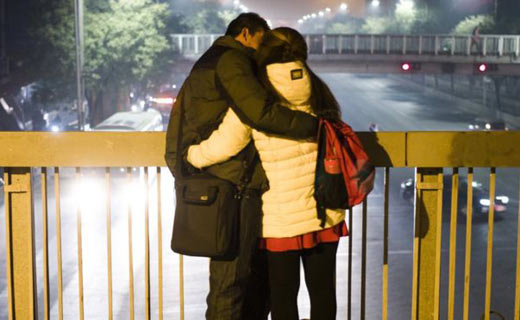 中國大學(xué)要求女生簽“貞潔承諾卡”遭炮轟