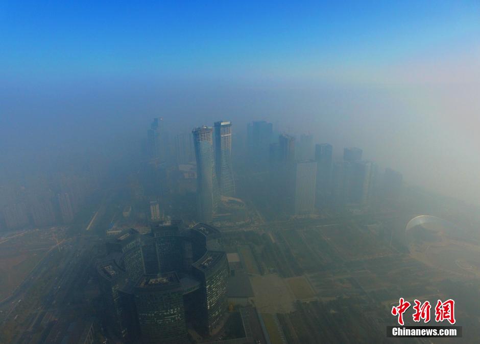 航拍器下的杭州 霧霾之上見藍天