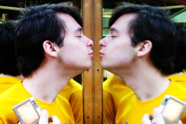 “自戀”新說(shuō)法:feelin' yourself