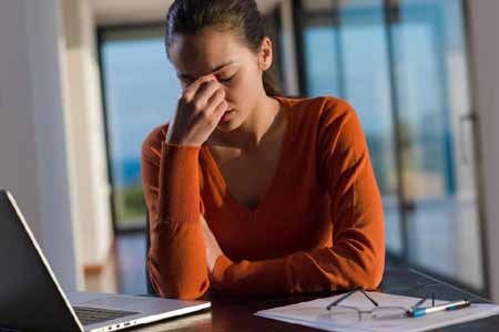 離不開(kāi)手機(jī)電腦?小心“數(shù)碼視覺(jué)疲勞”