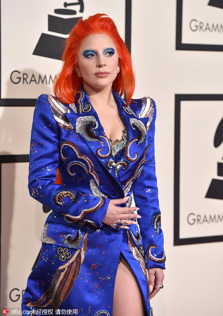 格萊美紅毯：賽琳娜與斯威夫特爭艷 比伯帶弟弟現(xiàn)身顯成熟