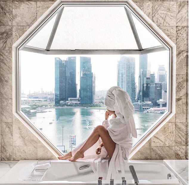 唯美“窗臺寫真”風靡社交網(wǎng)絡(luò)（組圖）