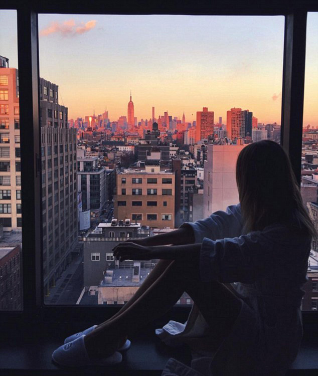 唯美“窗臺寫真”風靡社交網(wǎng)絡(luò)（組圖）